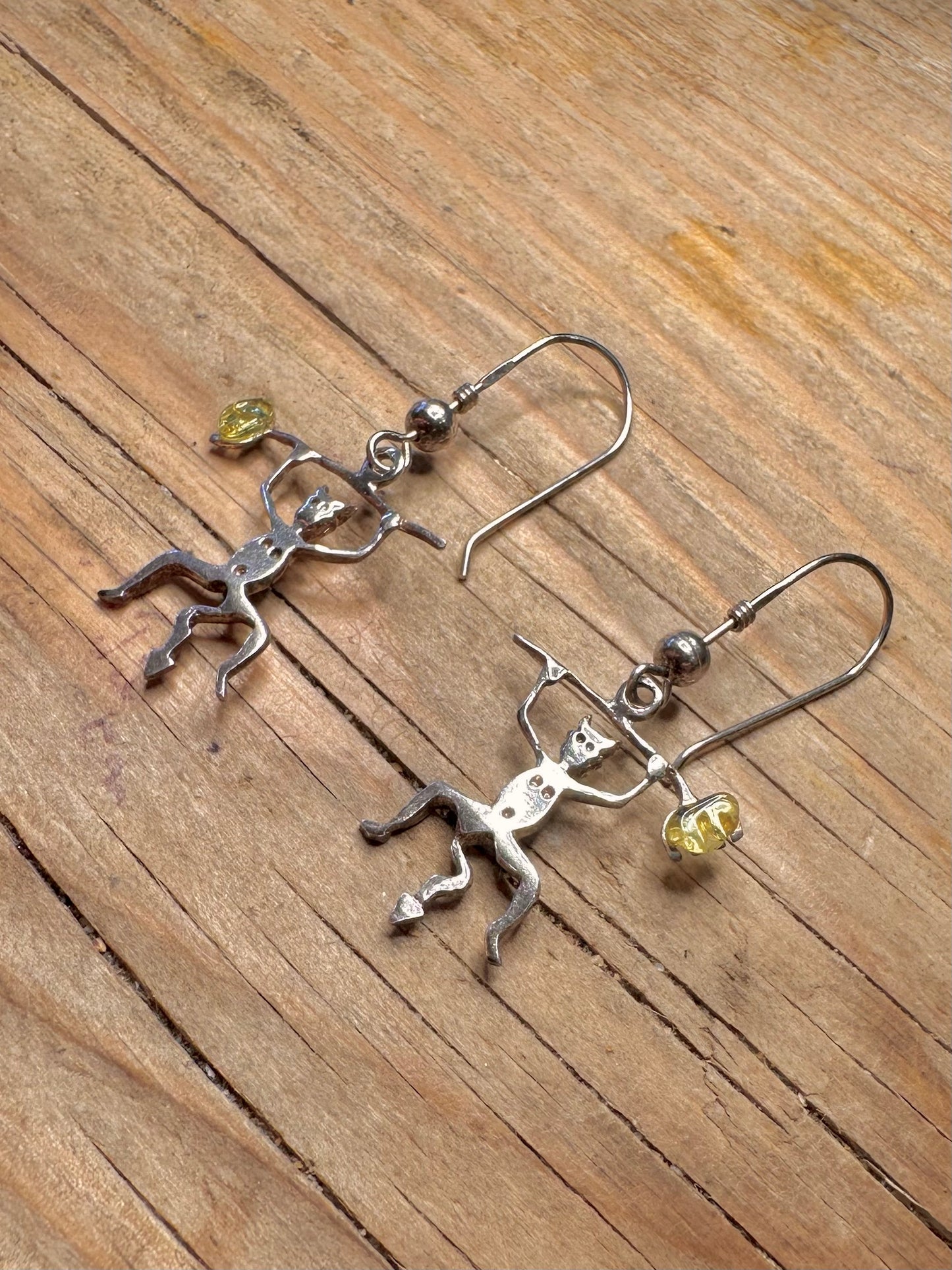 Ohrringe mit Vintage-Teufelsfigur aus grünem Stein und 925er Sterlingsilber
