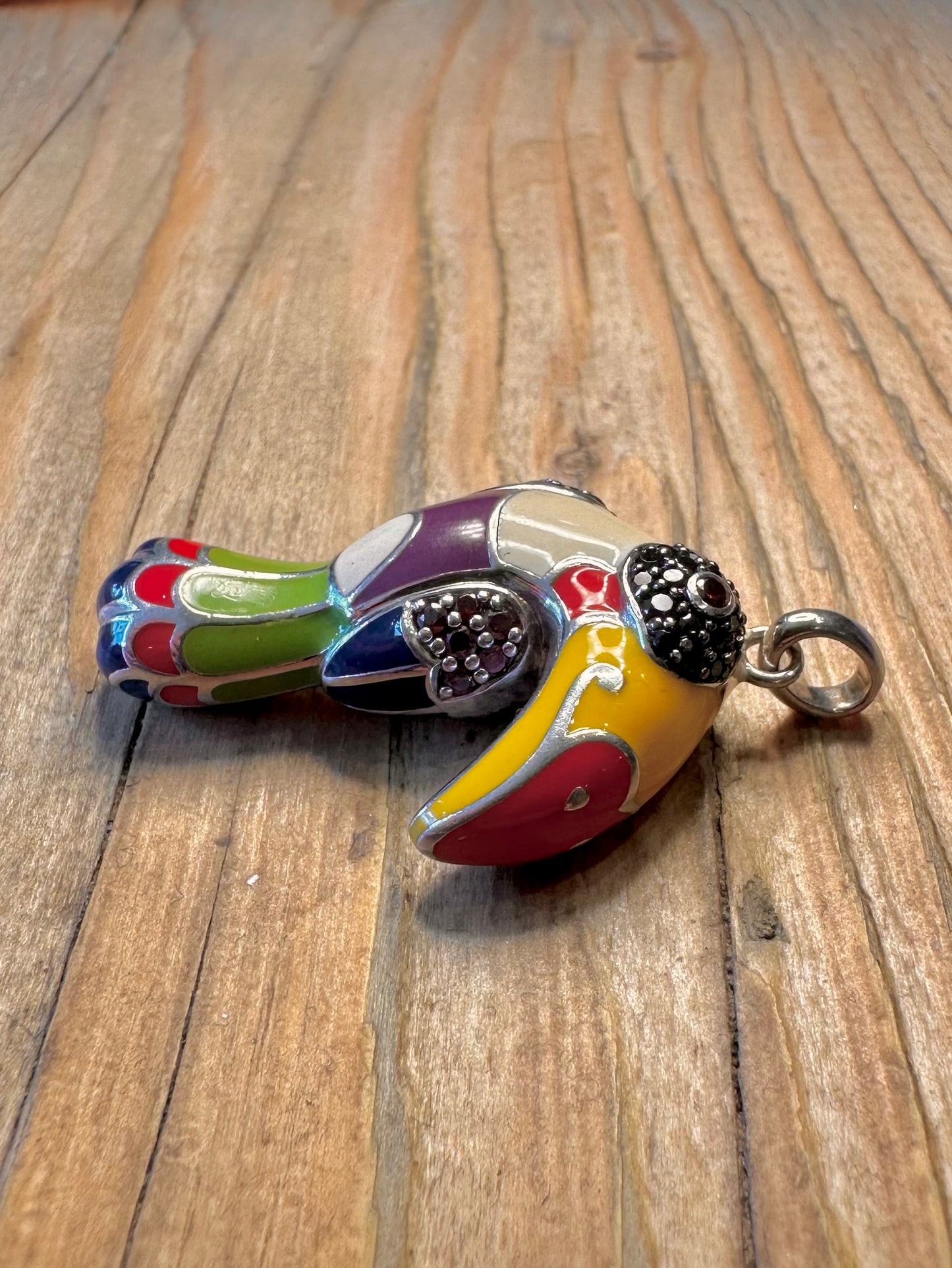 Toucan Eine Geschichte Emaille Schwarz und Rot Steine 925 Sterling Silber Anhänger