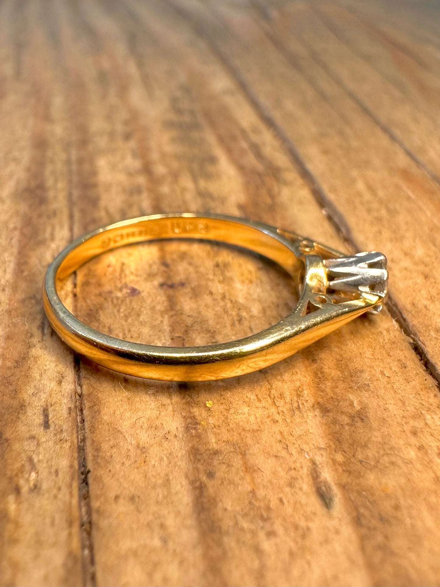 Stunning 18ct Gold 1983 Diamond Solitaire Size J Ring