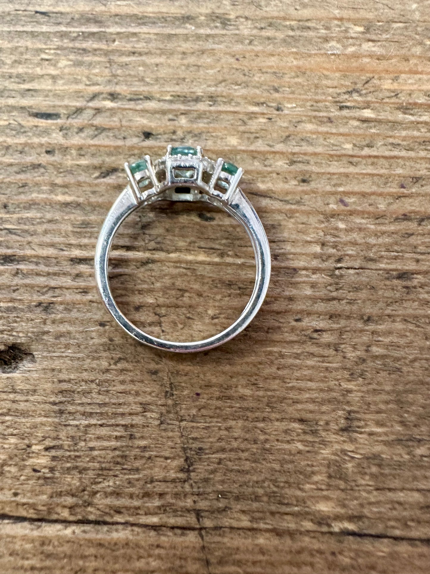 Modernist Green and White Stone 925 Silver Size O Ring