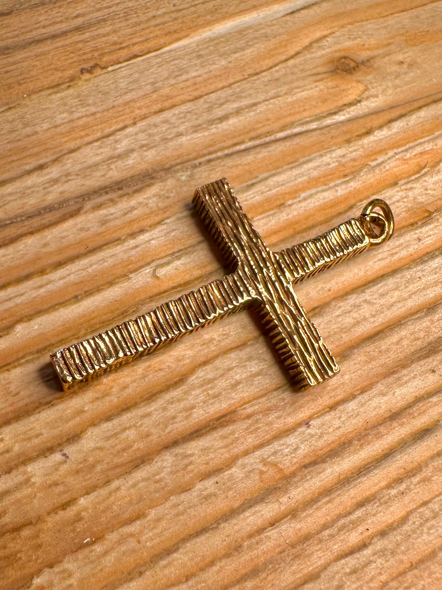 Vintage 1962 9ct Gold Bark Effect Cross Pendant