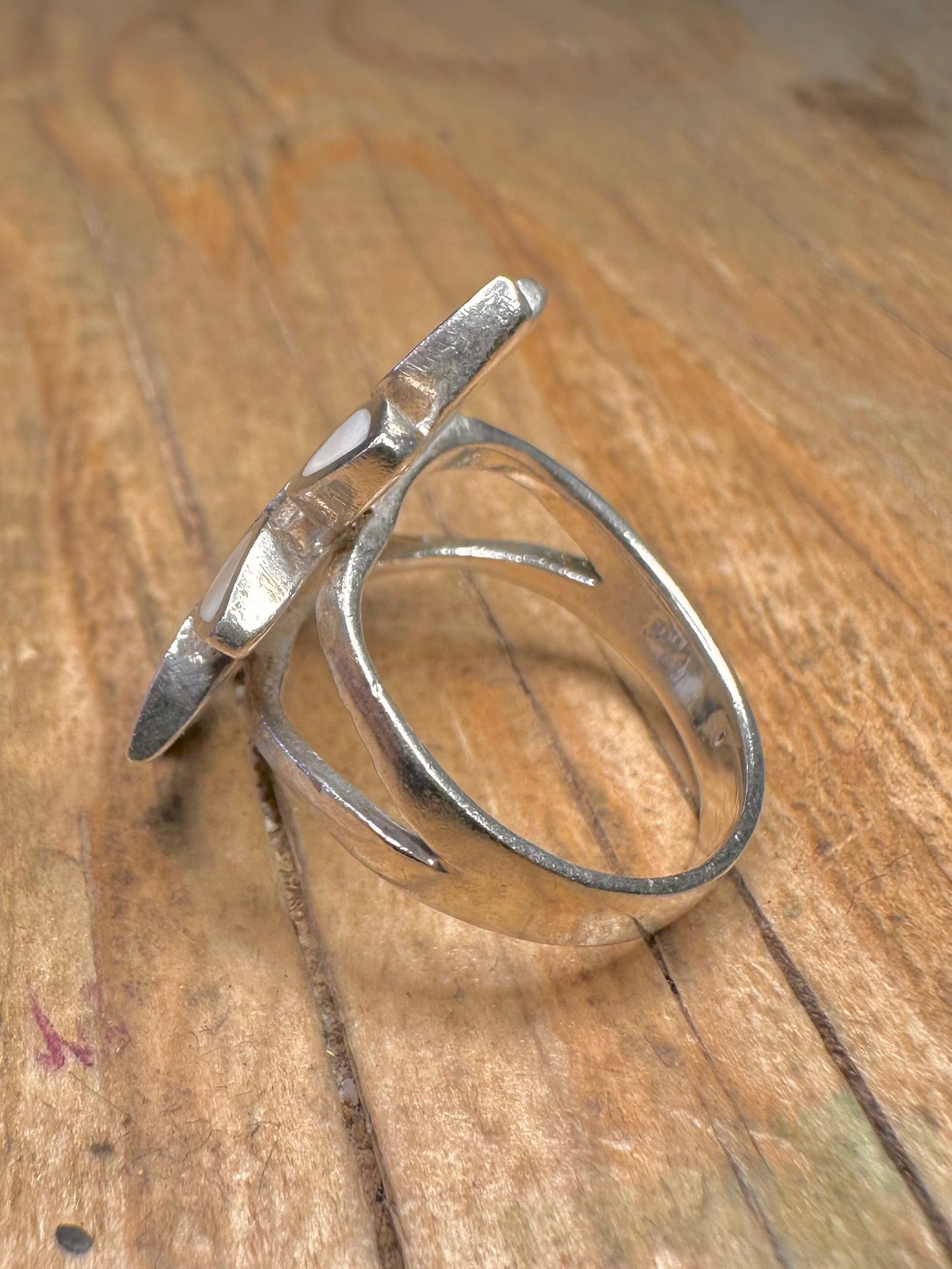 Mother of Pearl Sun Burst Design 925 Sterling Silver Size M1/2 Ring