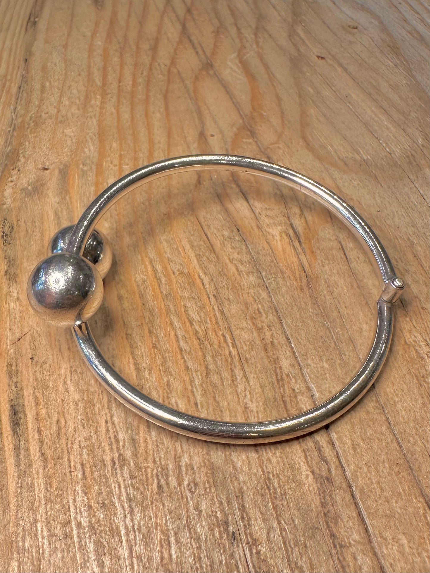 Abstract Ball Overlapping Hinged 925 Sterling Silver Bangle