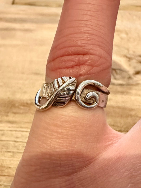 Vintage Leaf and Swirl 925 Silver Size J Ring