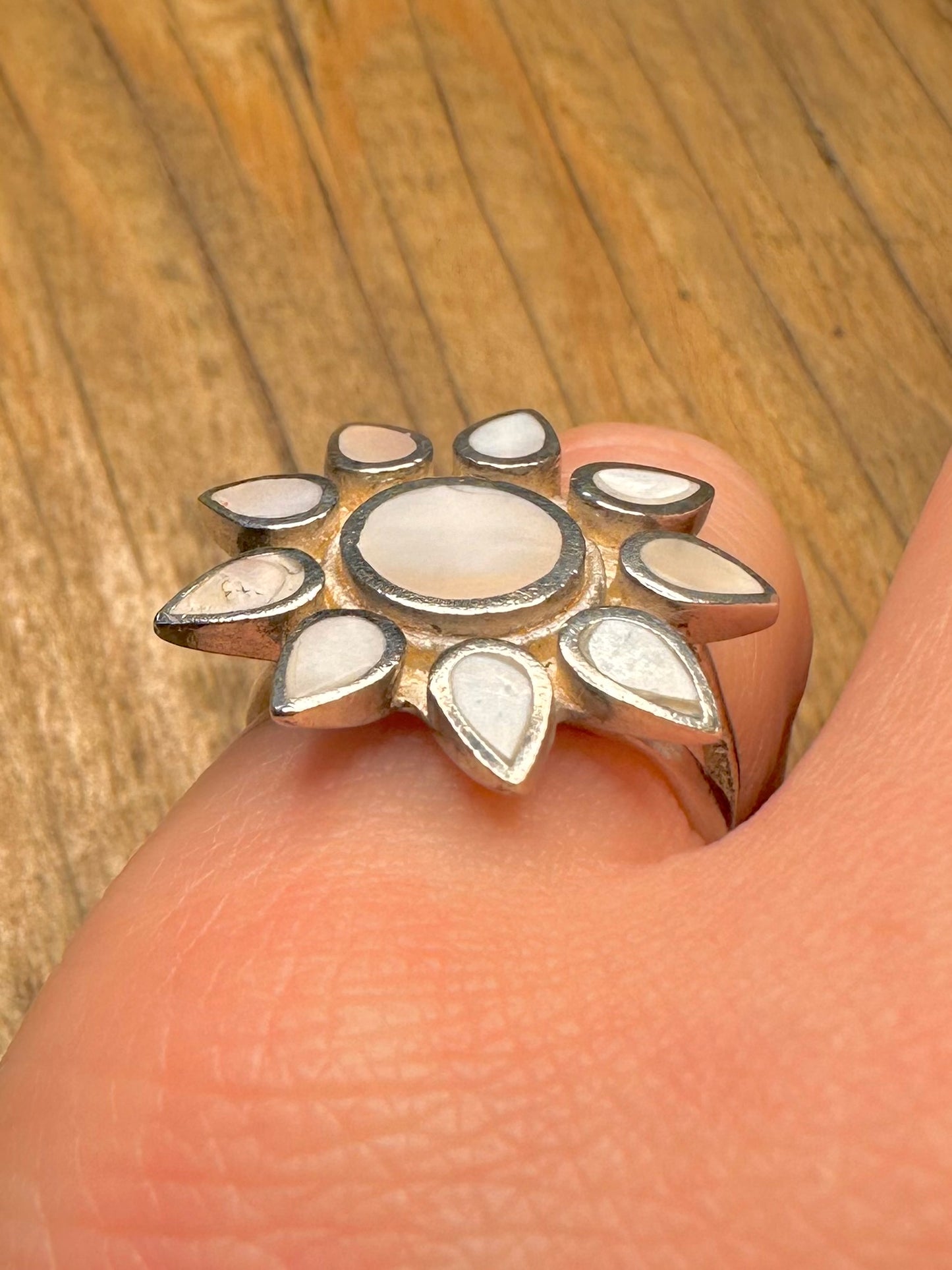 Mother of Pearl Sun Burst Design 925 Sterling Silver Size M1/2 Ring