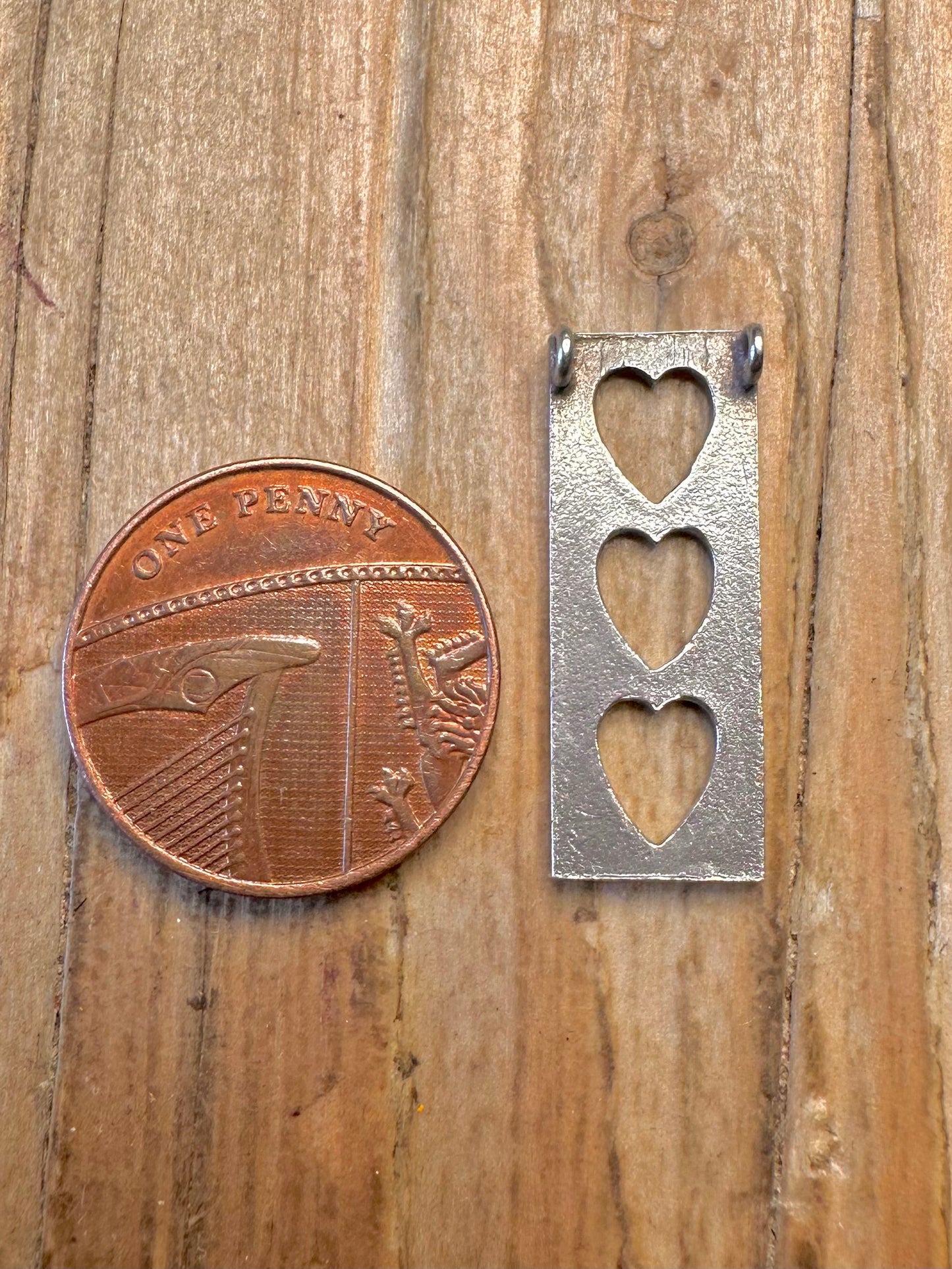 Modernistisches Herz-Ausschnitt-Rechteck-Anhänger aus 925er Sterlingsilber