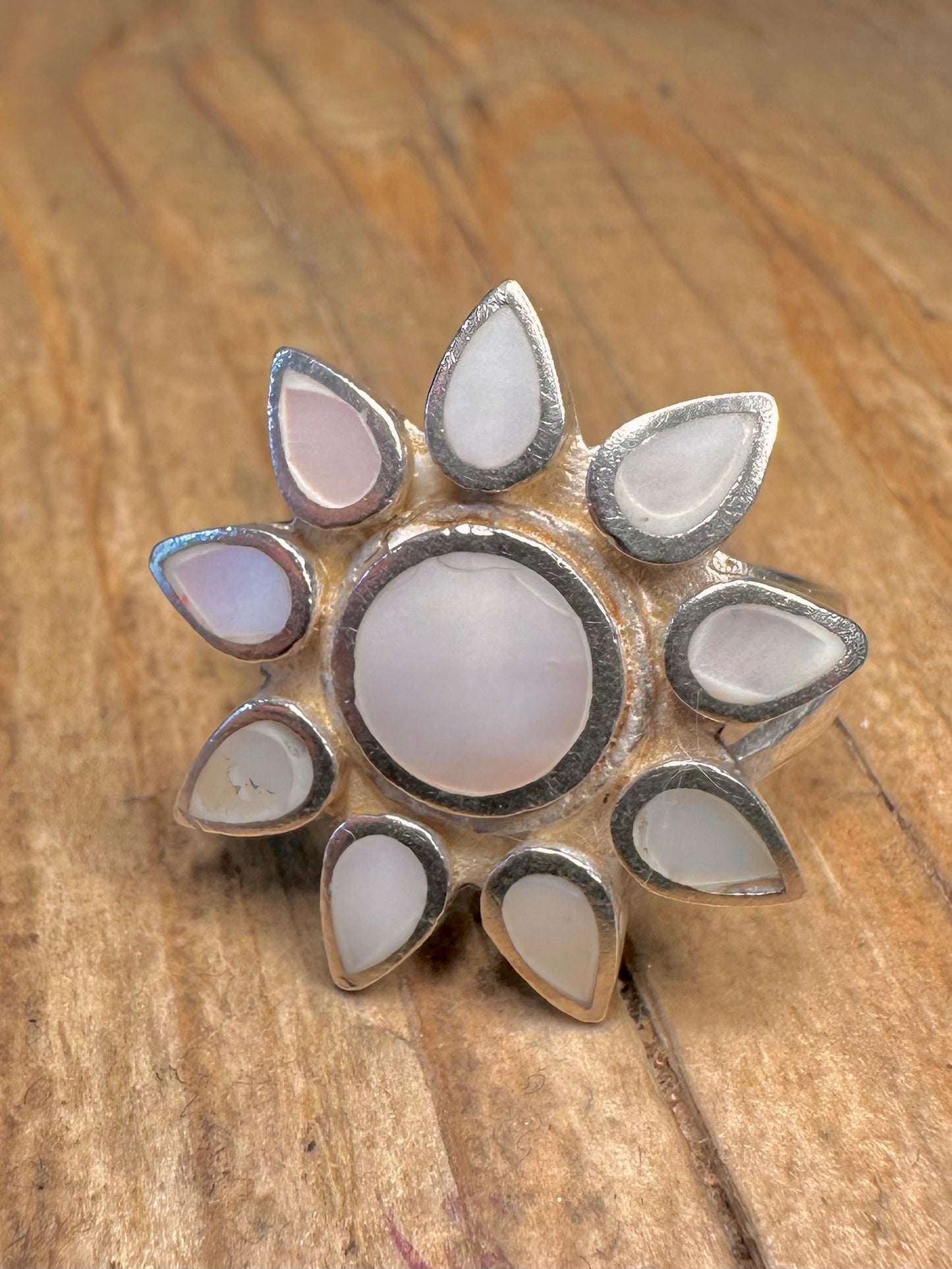 Mother of Pearl Sun Burst Design 925 Sterling Silver Size M1/2 Ring