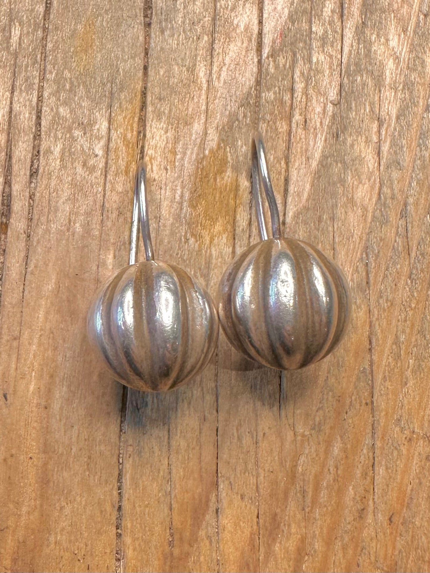 Vintage strukturierte Halbkugel Ohrringe aus 925er Sterlingsilber