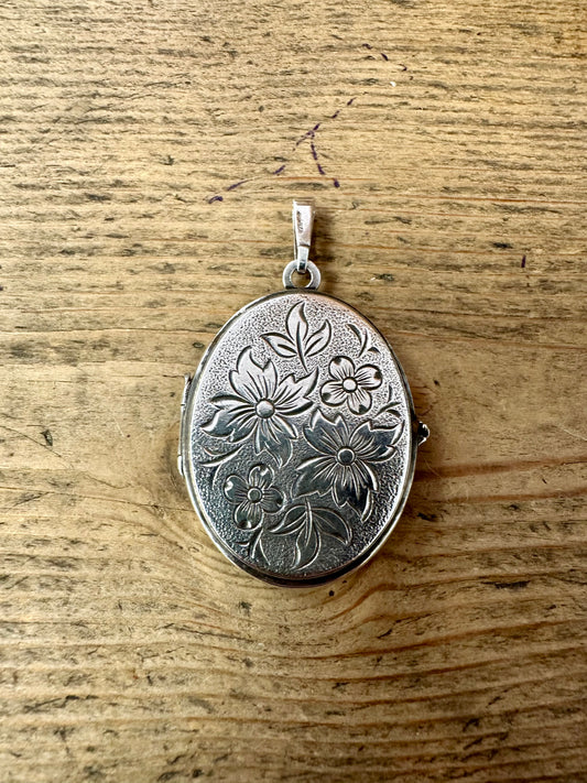 Vintage Oval Floral Engraved 925 Silver Locket Pendant