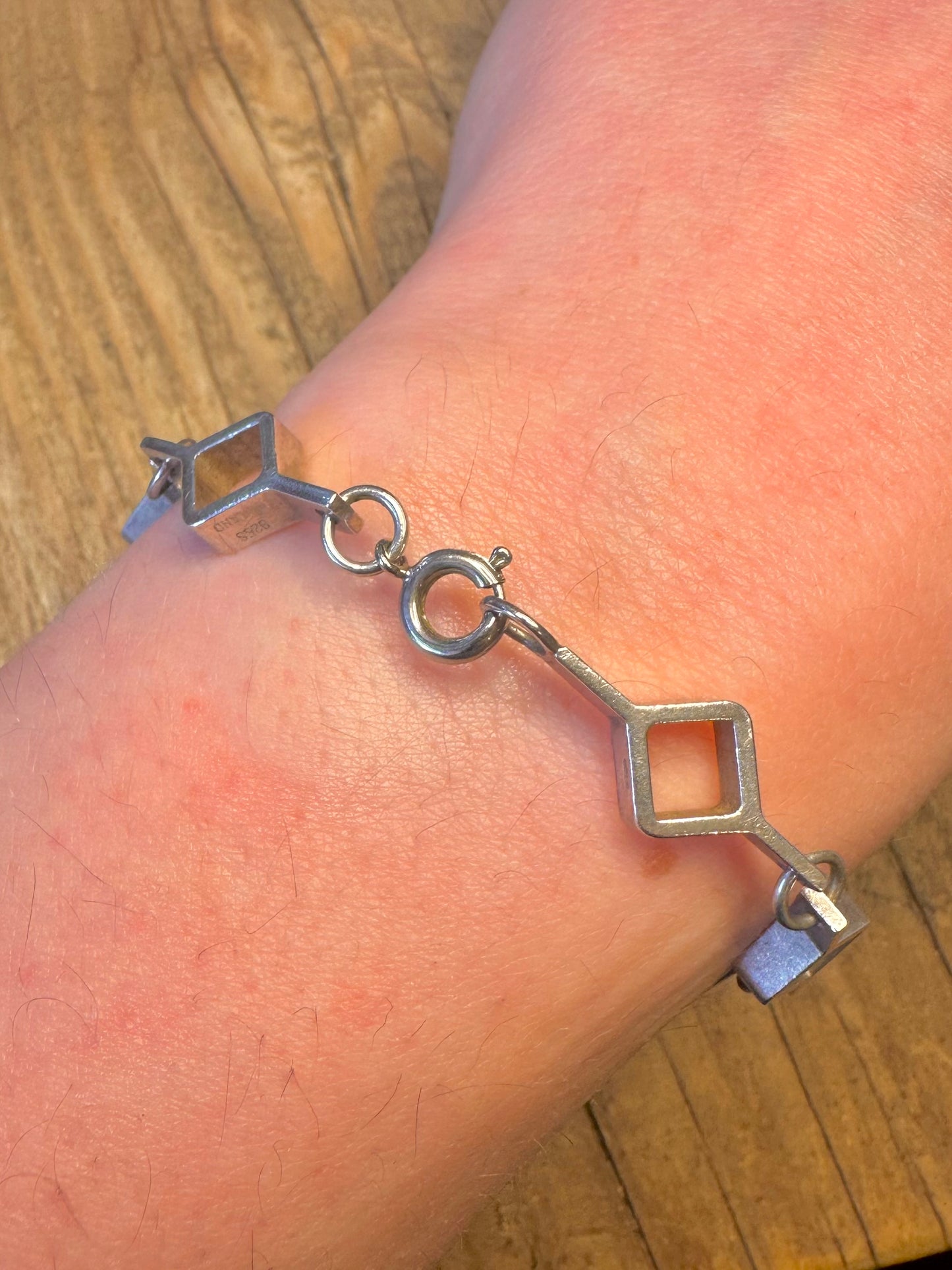 Abstrakter Jorma Laine Ruutu Finnland Quadratisches 925er Sterlingsilber 8,5-Zoll-Armband von 1973