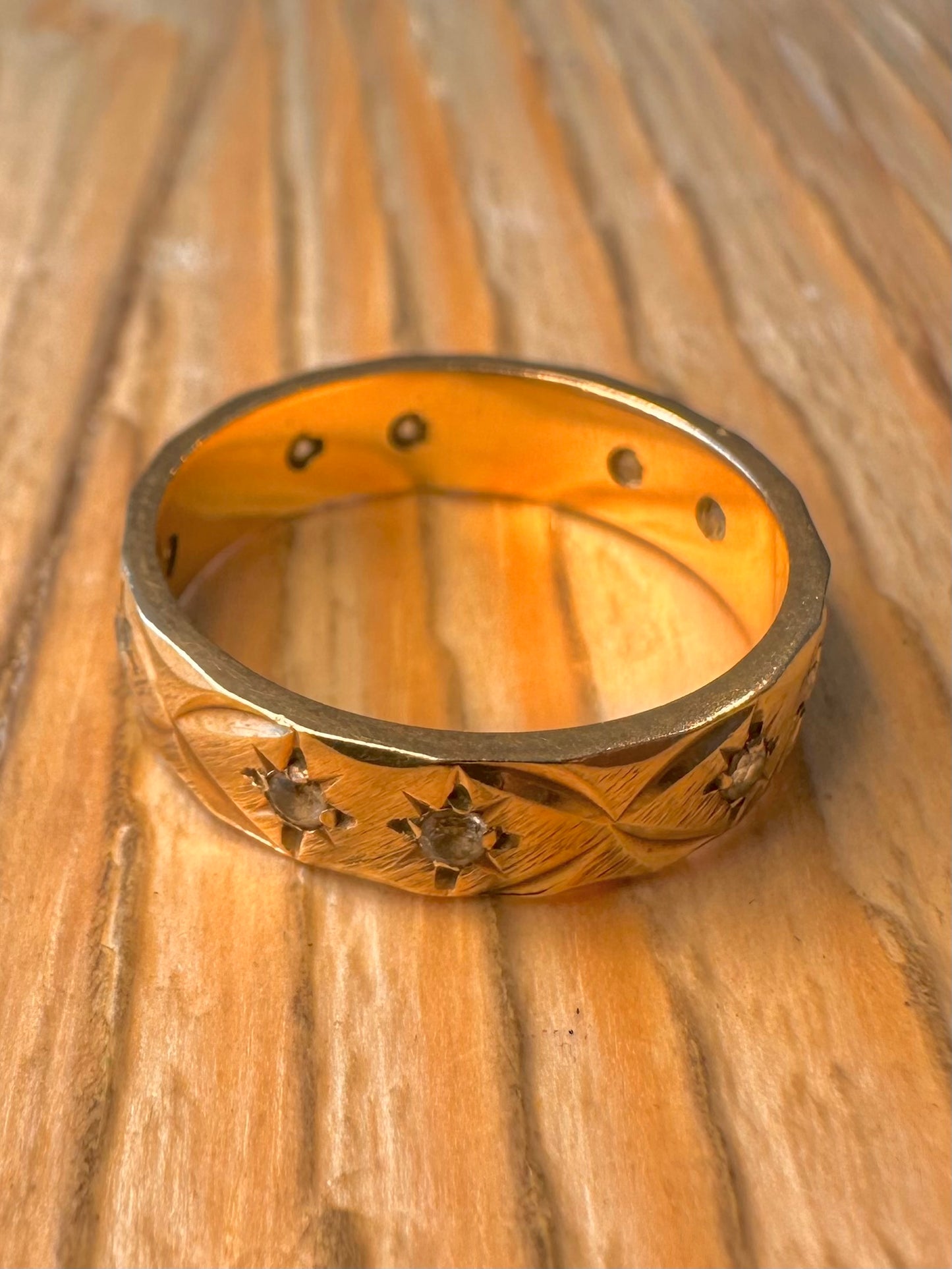 Vintage 9ct Gold White Stone Engraved Band Size O1/2 Ring
