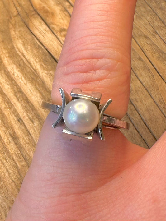 Abstract Pearl Marked W/GA Silver Size i1/2 Ring