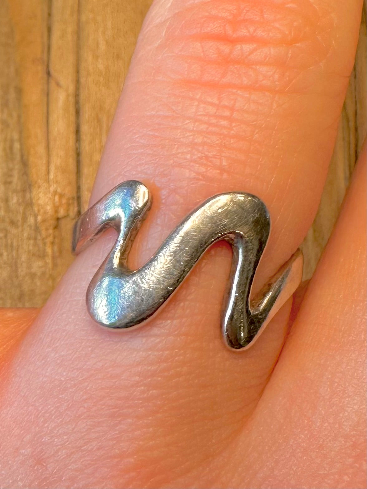 Abstrakter gewellter Ring aus 925er Sterlingsilber, Größe P