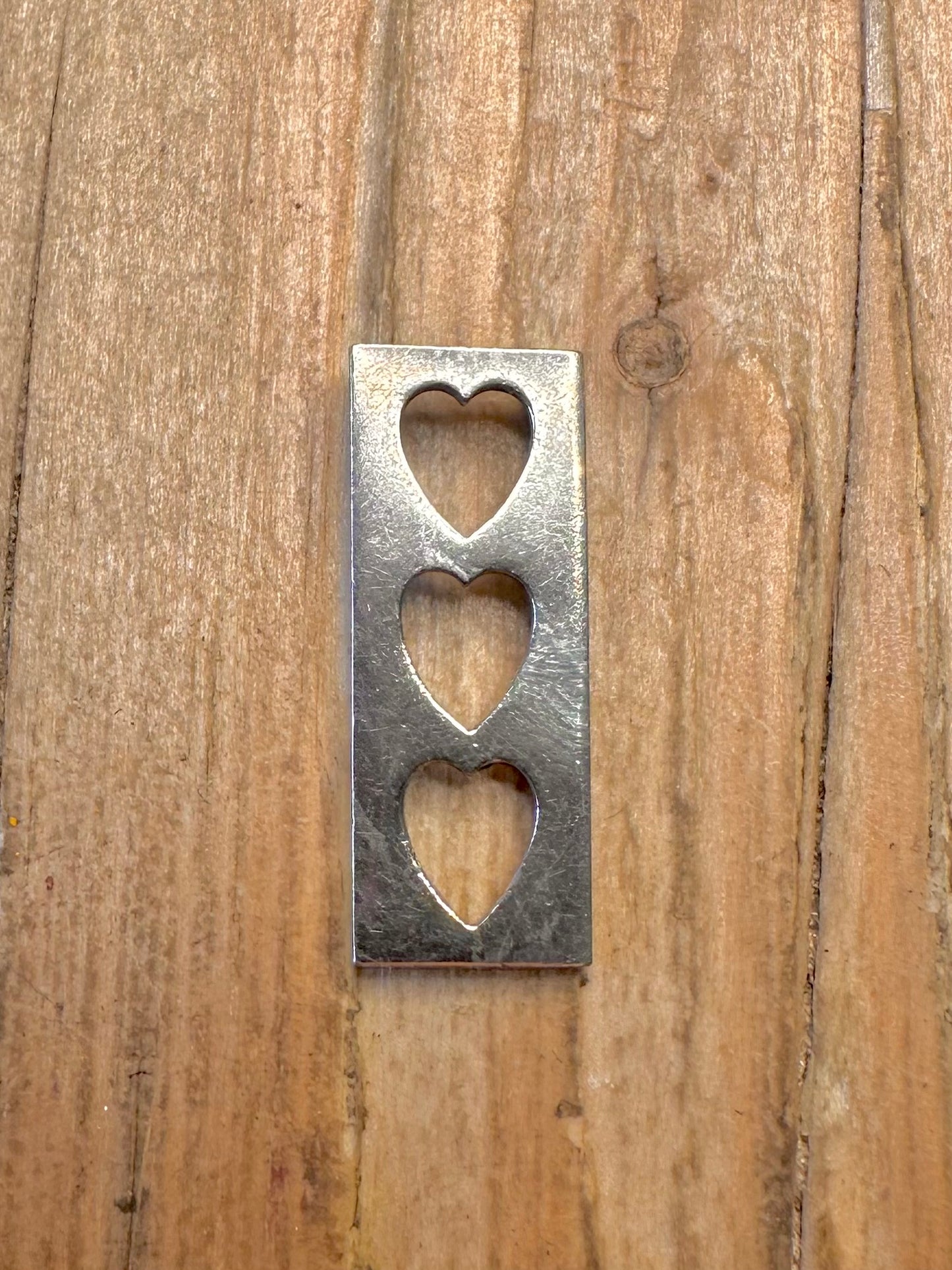 Modernistisches Herz-Ausschnitt-Rechteck-Anhänger aus 925er Sterlingsilber