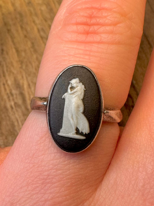 Vintage 1975 Black Wedgwood Cameo 925 Sterling Silver Maker JW Size O1/2 Ring