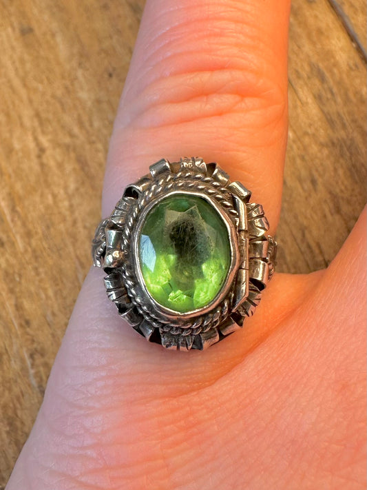 Green Stone Leaf Design Poison Ring 800 Silver Size K Ring