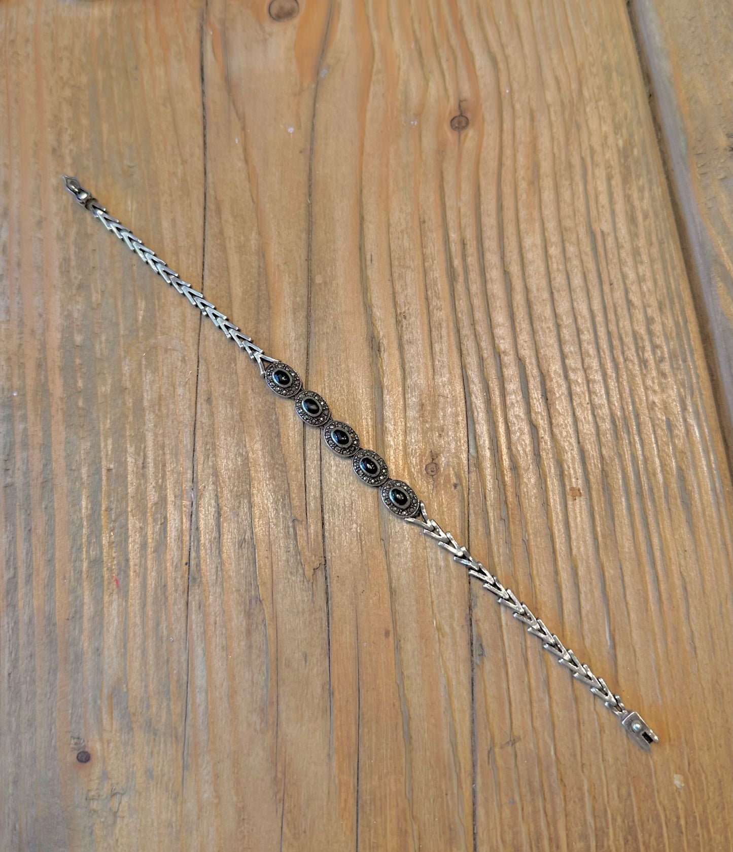 Art Deco Style Onyx and Marcasite Arrow Link 925 Sterling Silver 7.5 inch Bracelet