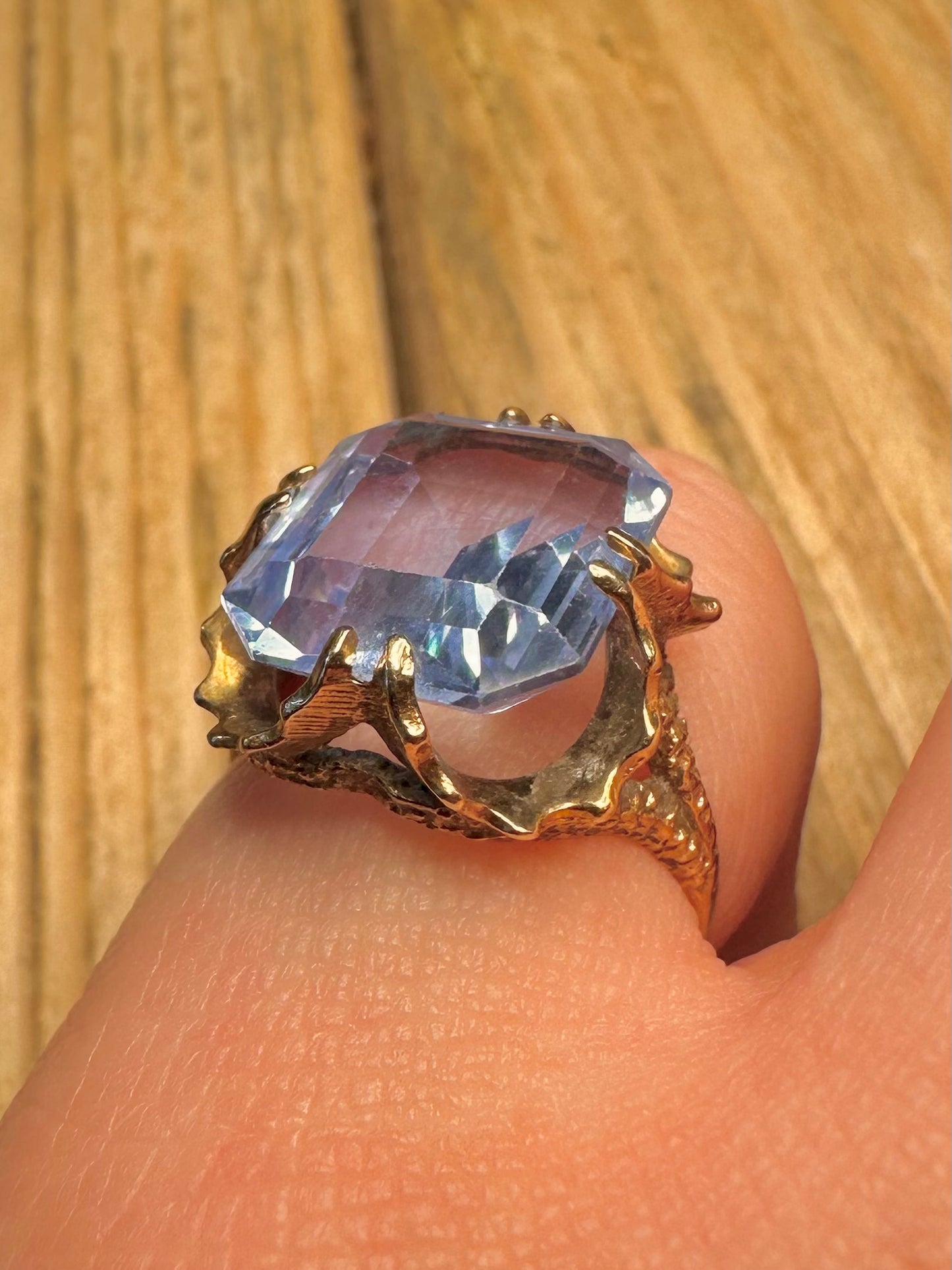Vintage 1976 9ct Gold Blue Topaz Claw Mount Size M Ring