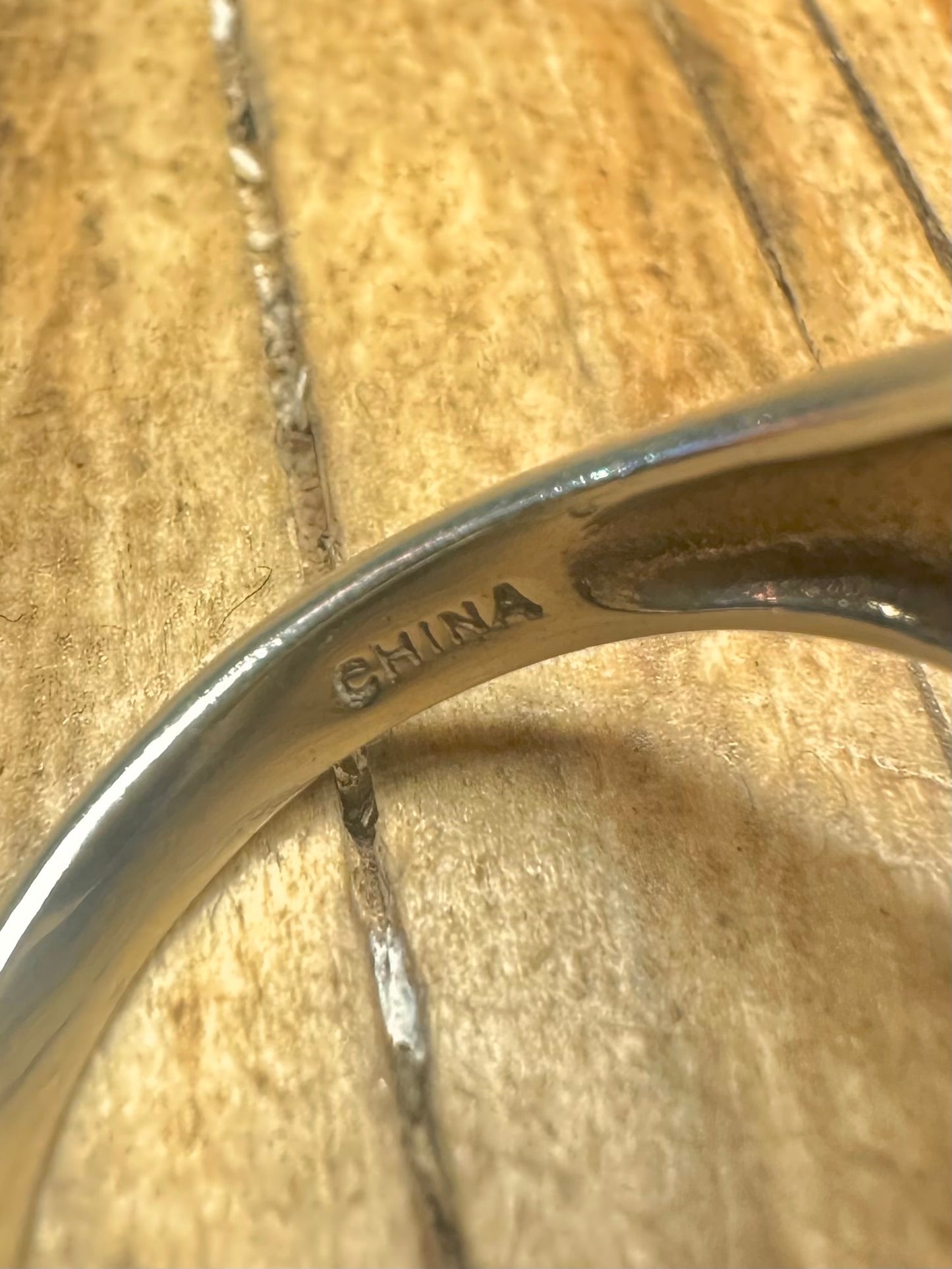 Abstrakter facettierter lila Stein 925 Sterling Silber Ring Größe P