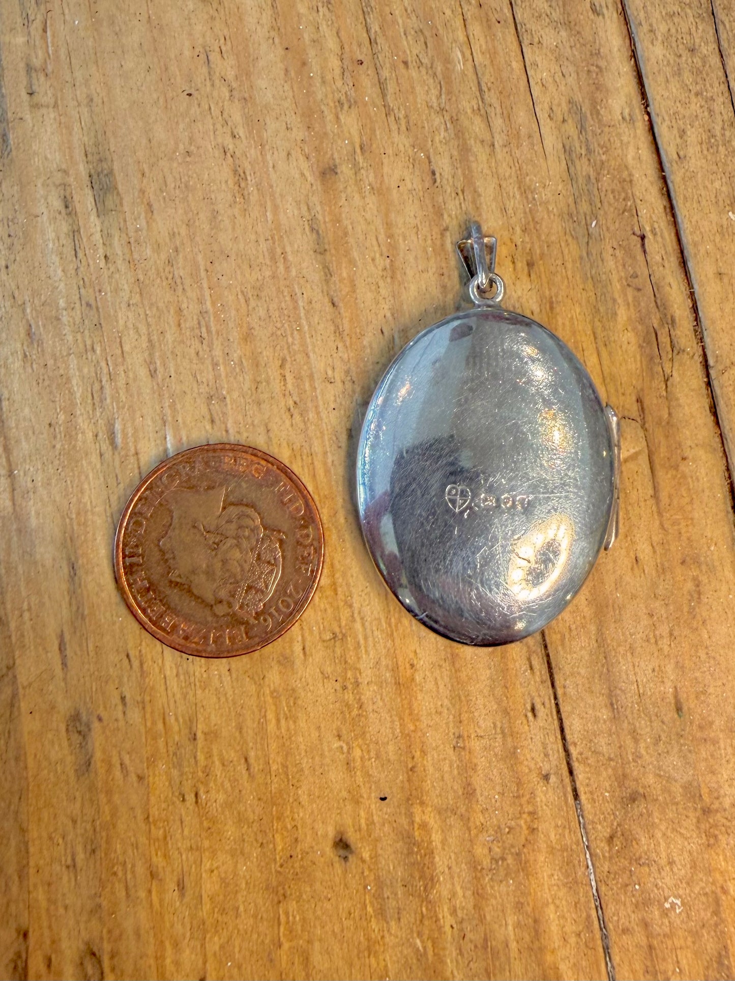 Oval 1975 Floral Swirl Engraved Locket 925 Sterling Silver Pendant