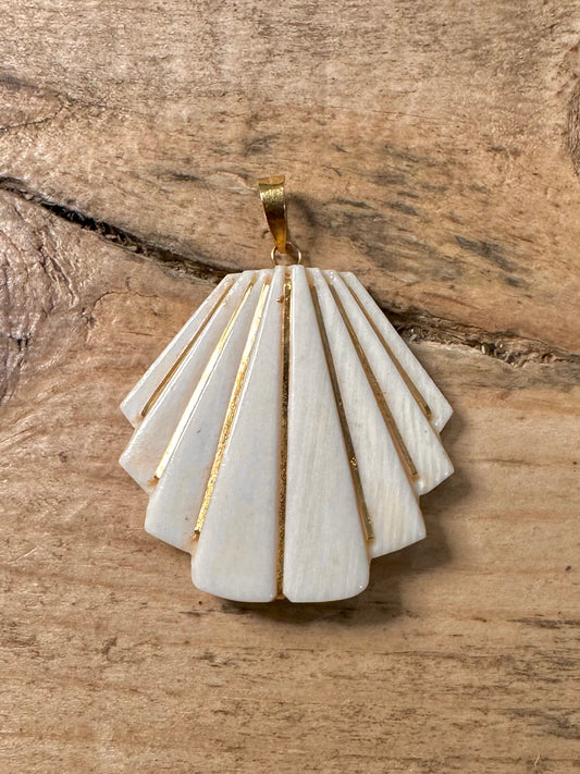 Vintage 14k Gold Bone/Resin Shell Pendant