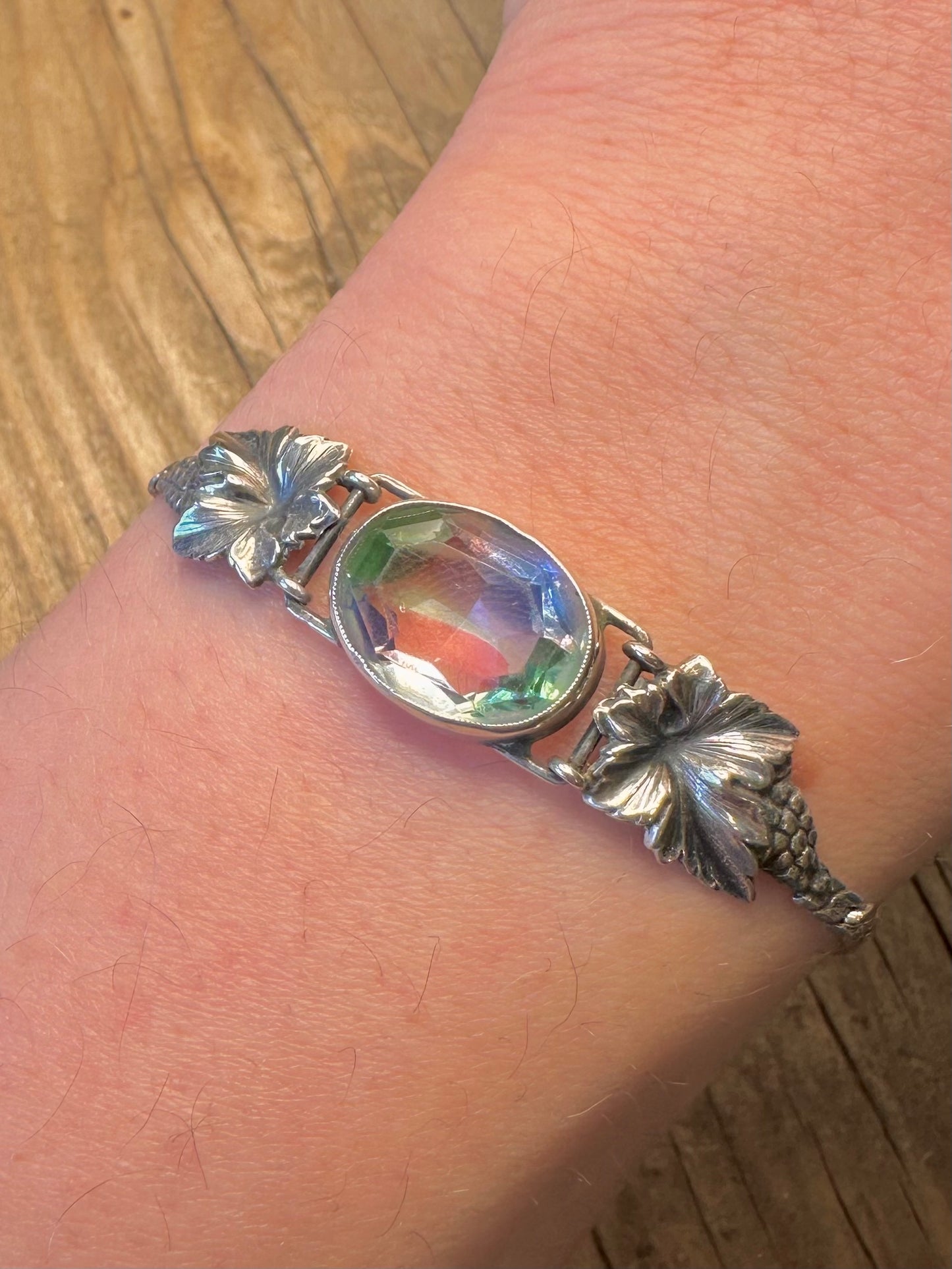 Verziertes Armband aus 800er Silber mit farbigen Steinen und Blättern, 21 cm