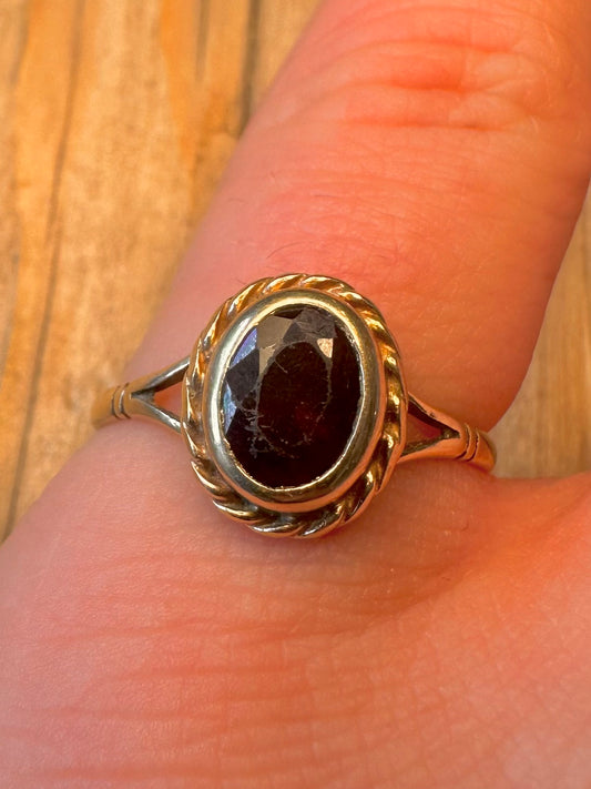 Vintage 9ct Gold 1986 Garnet Size O Ring
