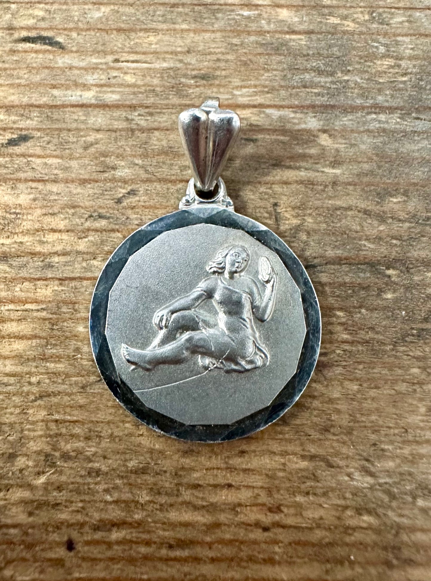 Vintage Virgo 1973 Scolloped Edge 925 Silver Pendant