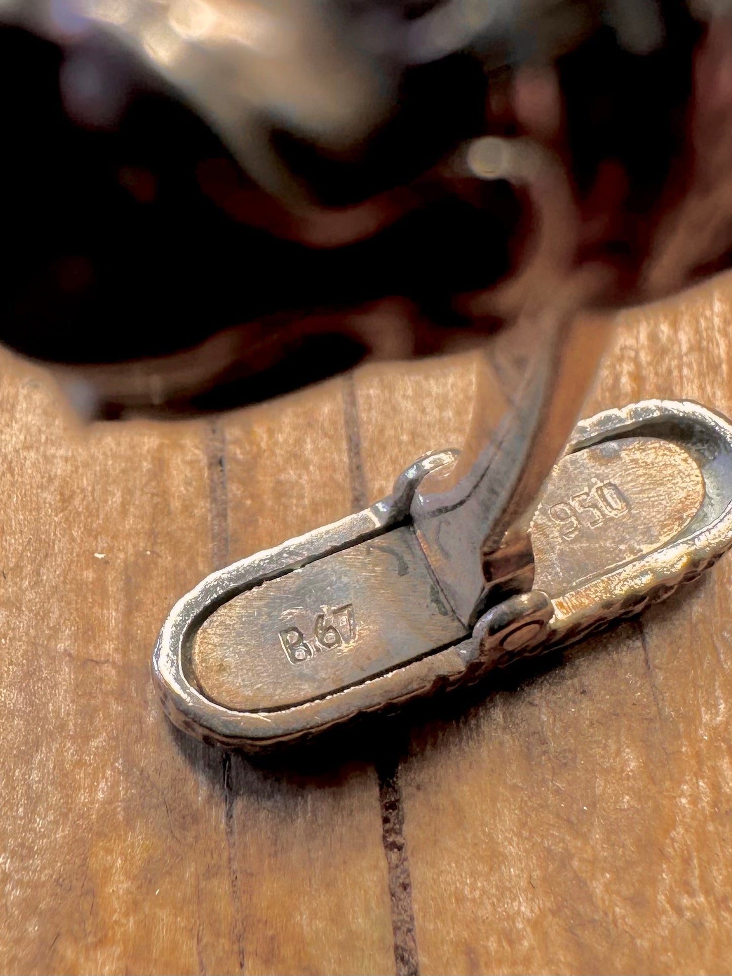 Manschettenknopf aus 950er Silber mit Fabel-Löwenkopf, Sammlerstück