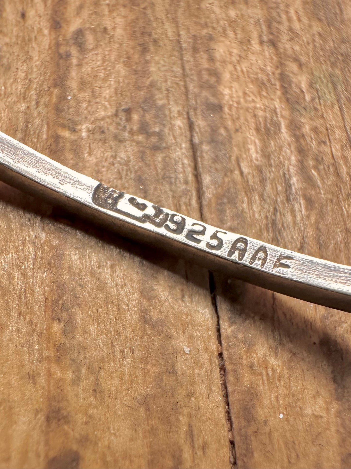 Schlichter, minimalistischer Stapelarmreif aus 925er Sterlingsilber