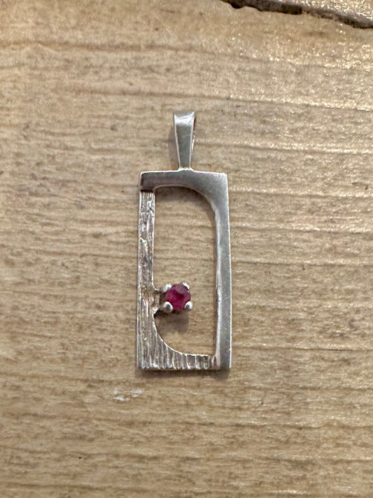 Vintage Red Stone Rectangle Bark Effect Silver Pendant