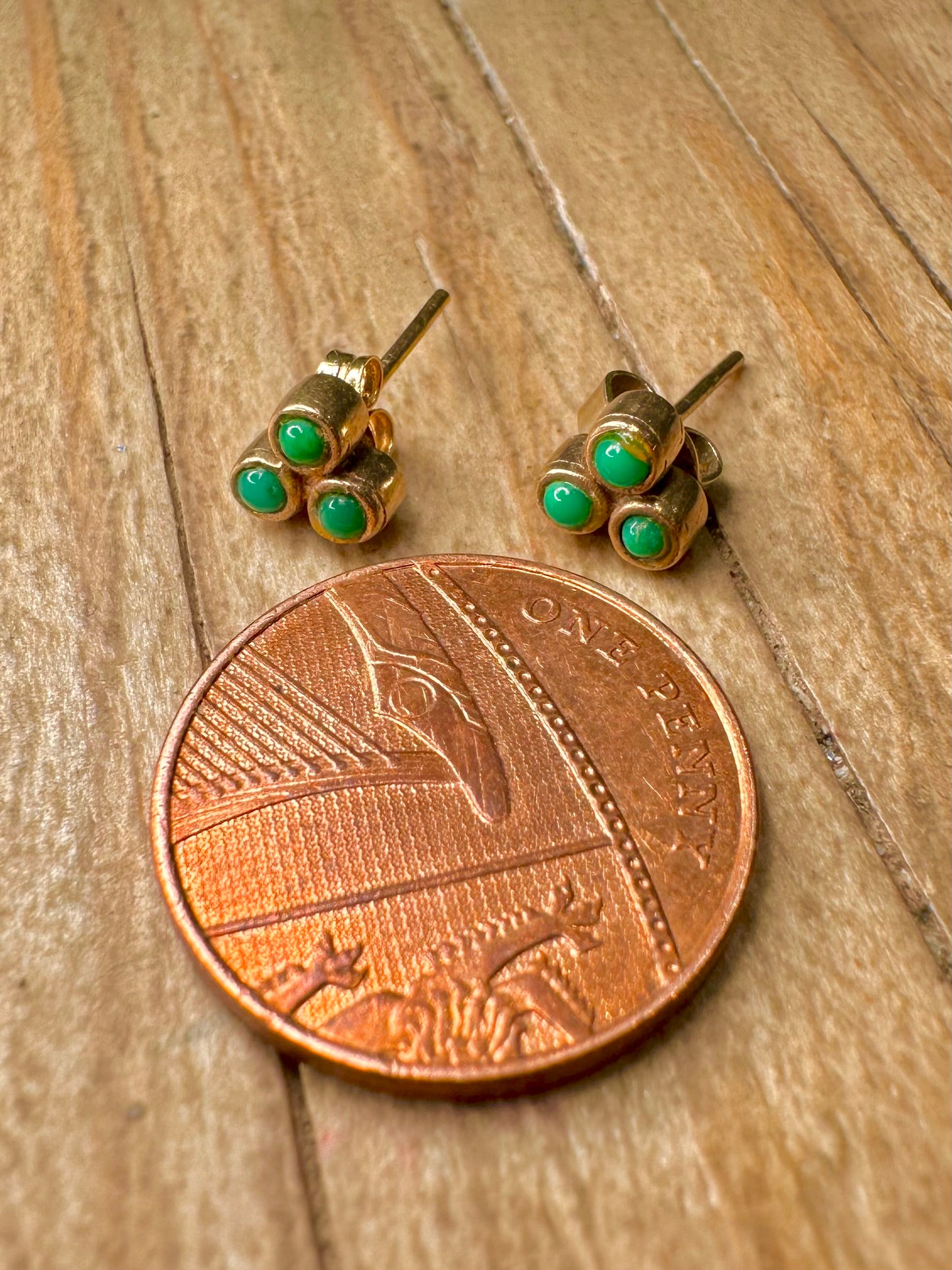 Vintage 1981 9ct Gold Green Blue Trio Stud Earrings