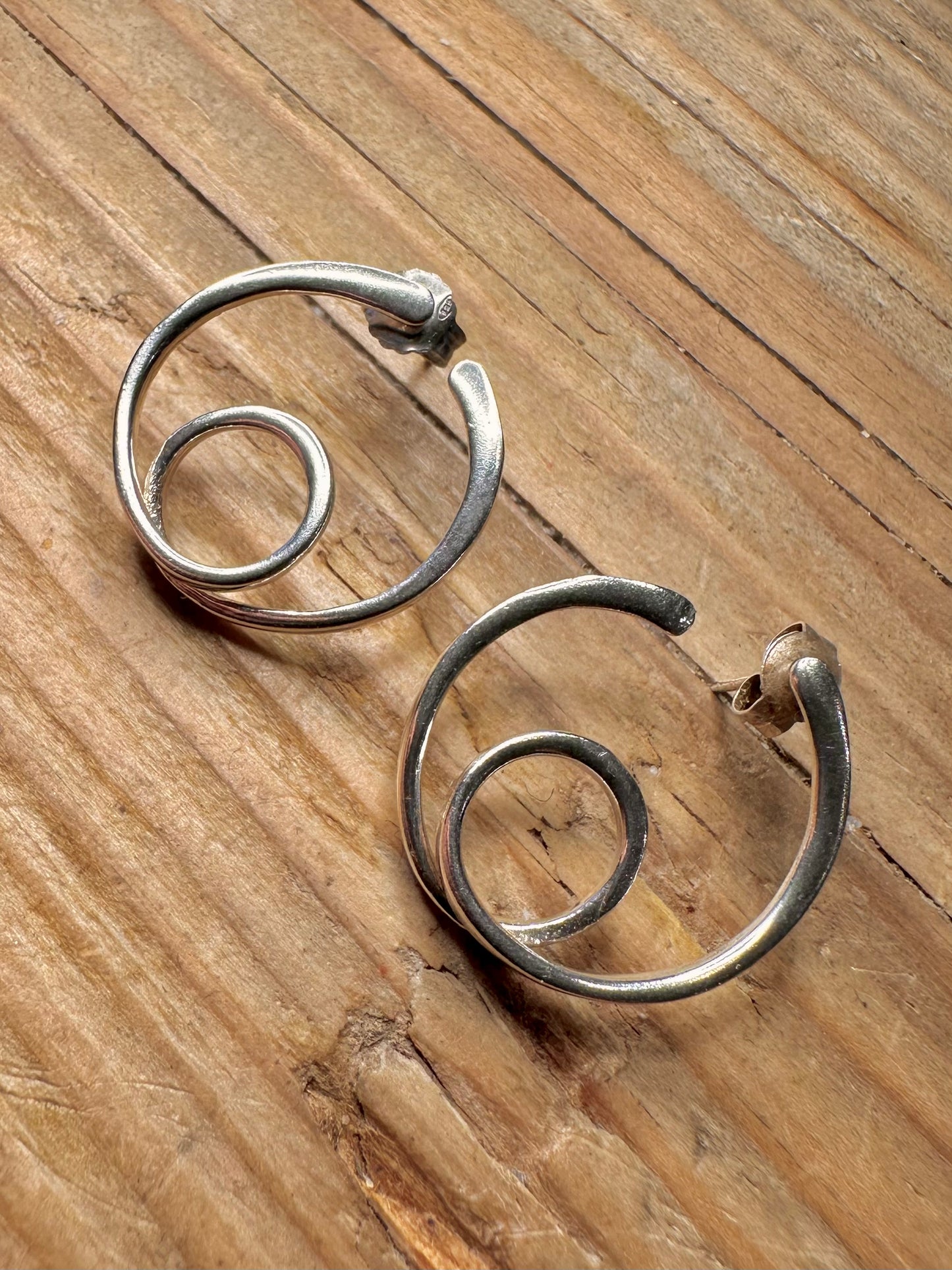 Abstrakte Wirbelkreis Ohrringe aus 925er Sterlingsilber