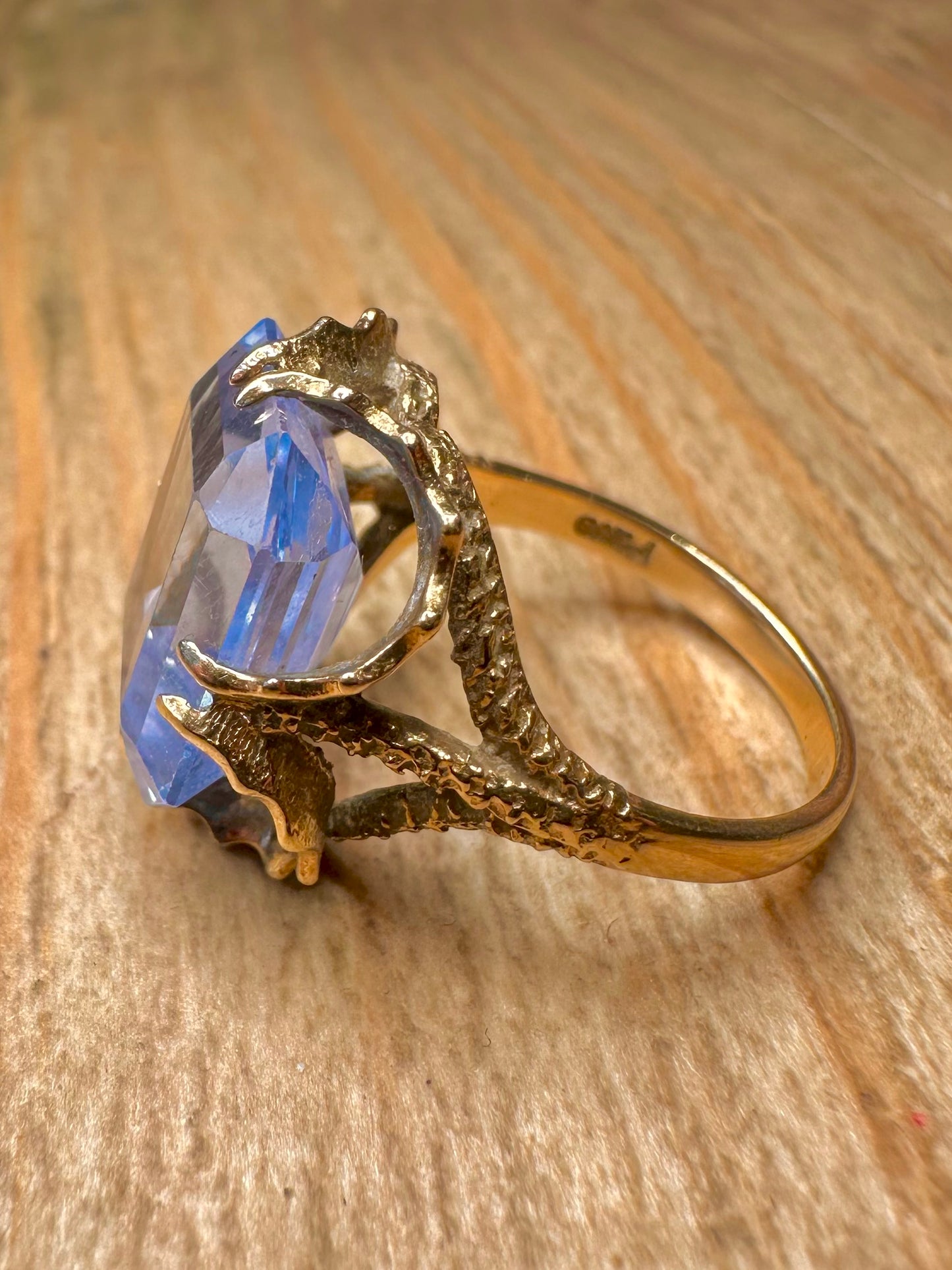 Vintage 1976 9ct Gold Blue Topaz Claw Mount Size M Ring