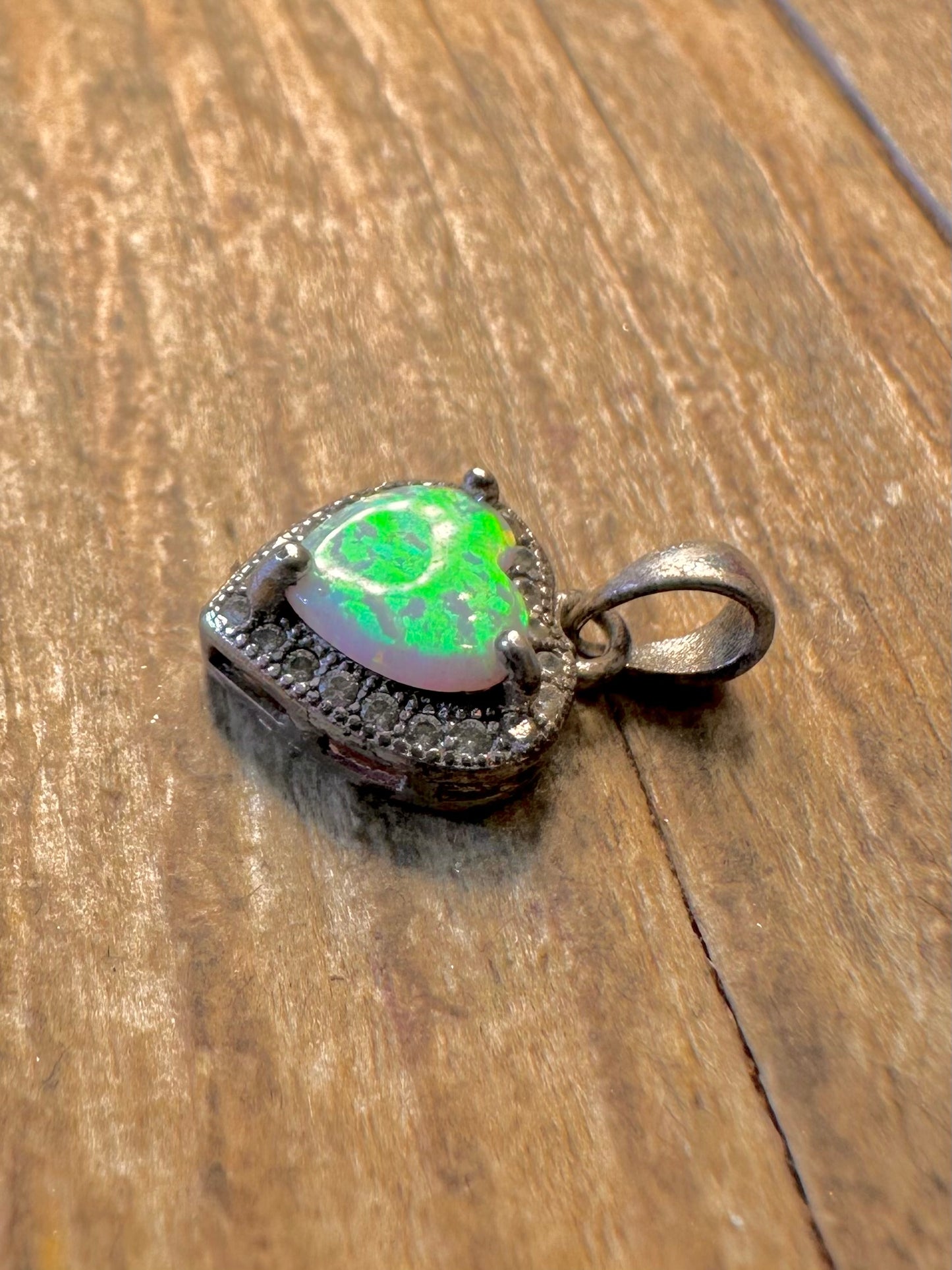 Herz-Opal und weiße Zirkonia 925 Sterling Silber Anhänger
