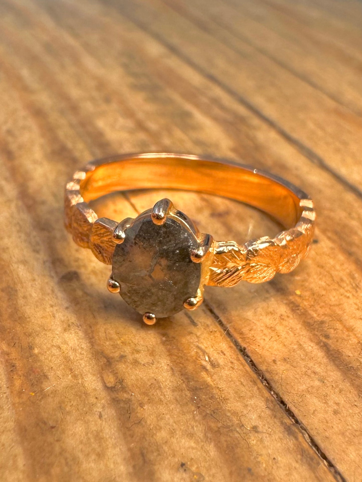 Stunning 18ct Gold Salt and Pepper Diamond Leaf Design Size M Ring