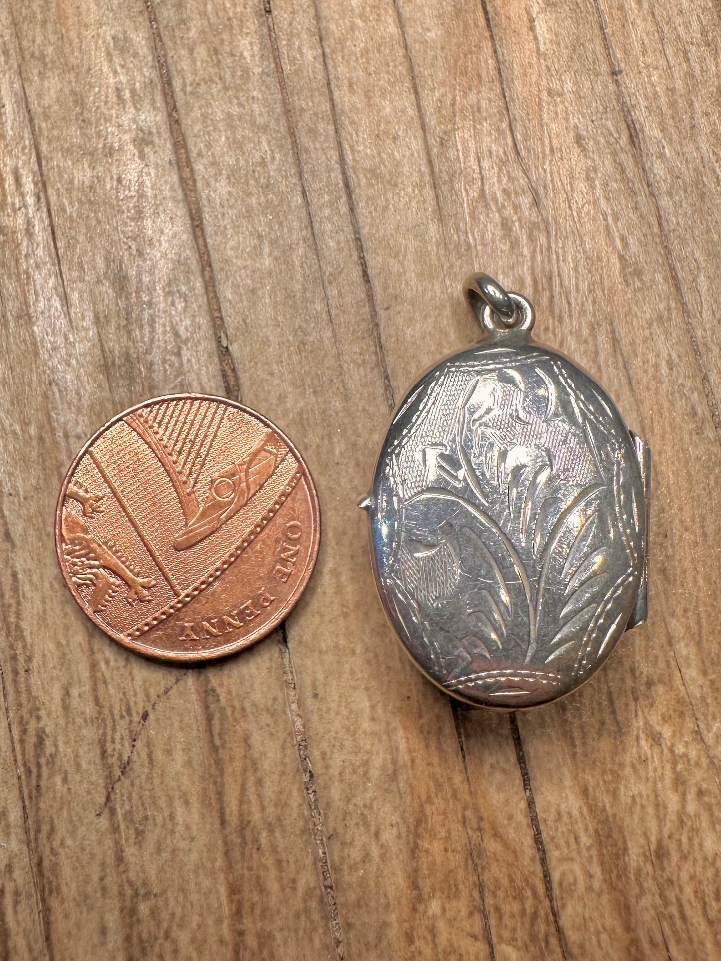 Vintage Garnet Engraved Oval Locket 925 Sterling Silver Pendant