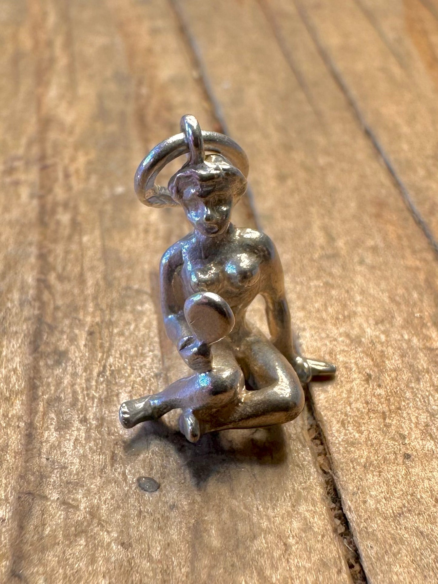 Damen sitzen mit Spiegel 925 Sterling Silber Charm-Anhänger