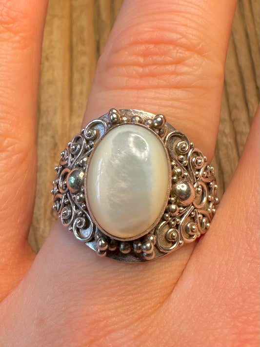 Mother of Pearl Chunky Suarti Intricate 925 Sterling Silver Size S Ring
