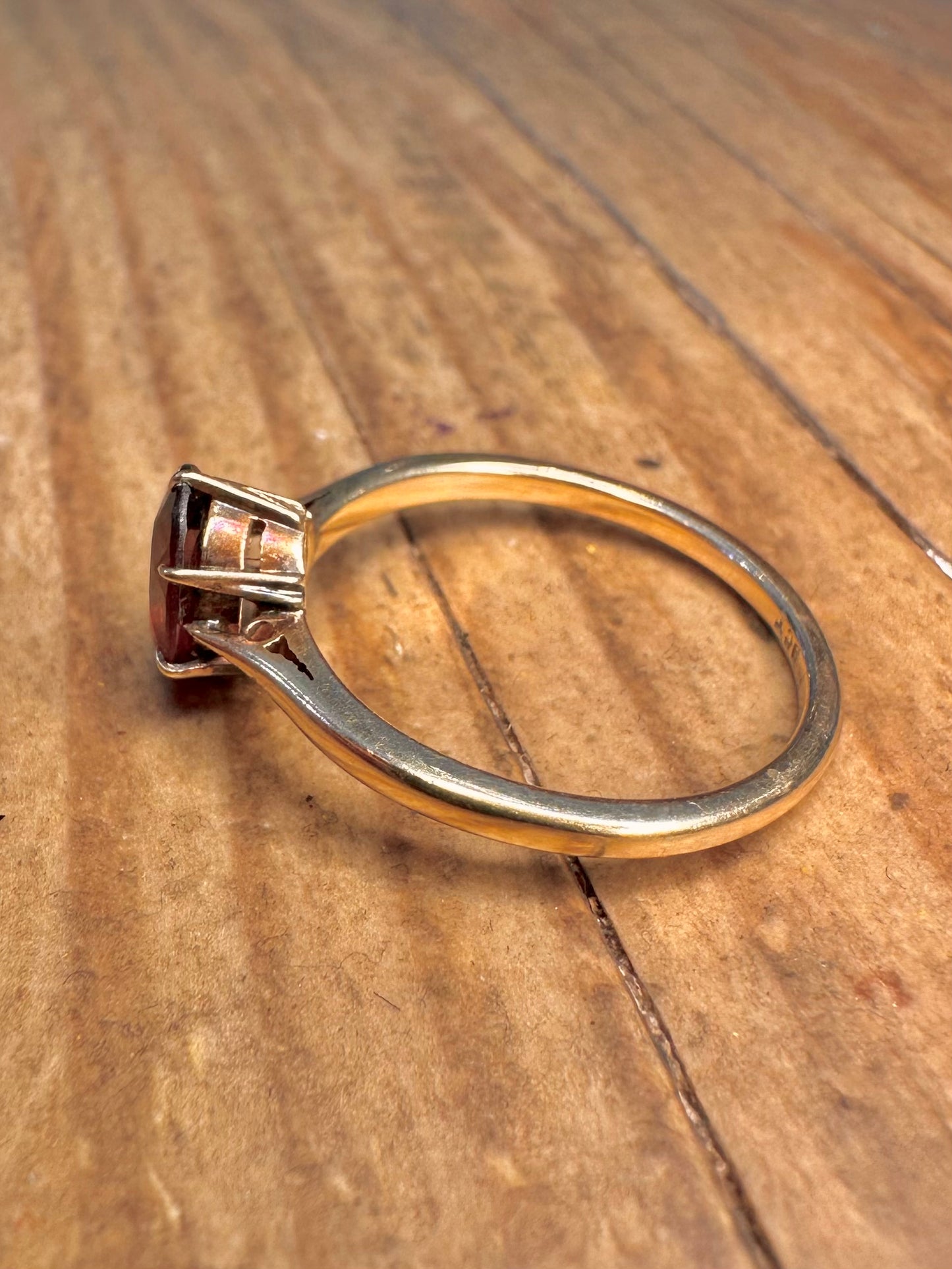 9 Karat Gold Granat Solitär Ring Größe Q