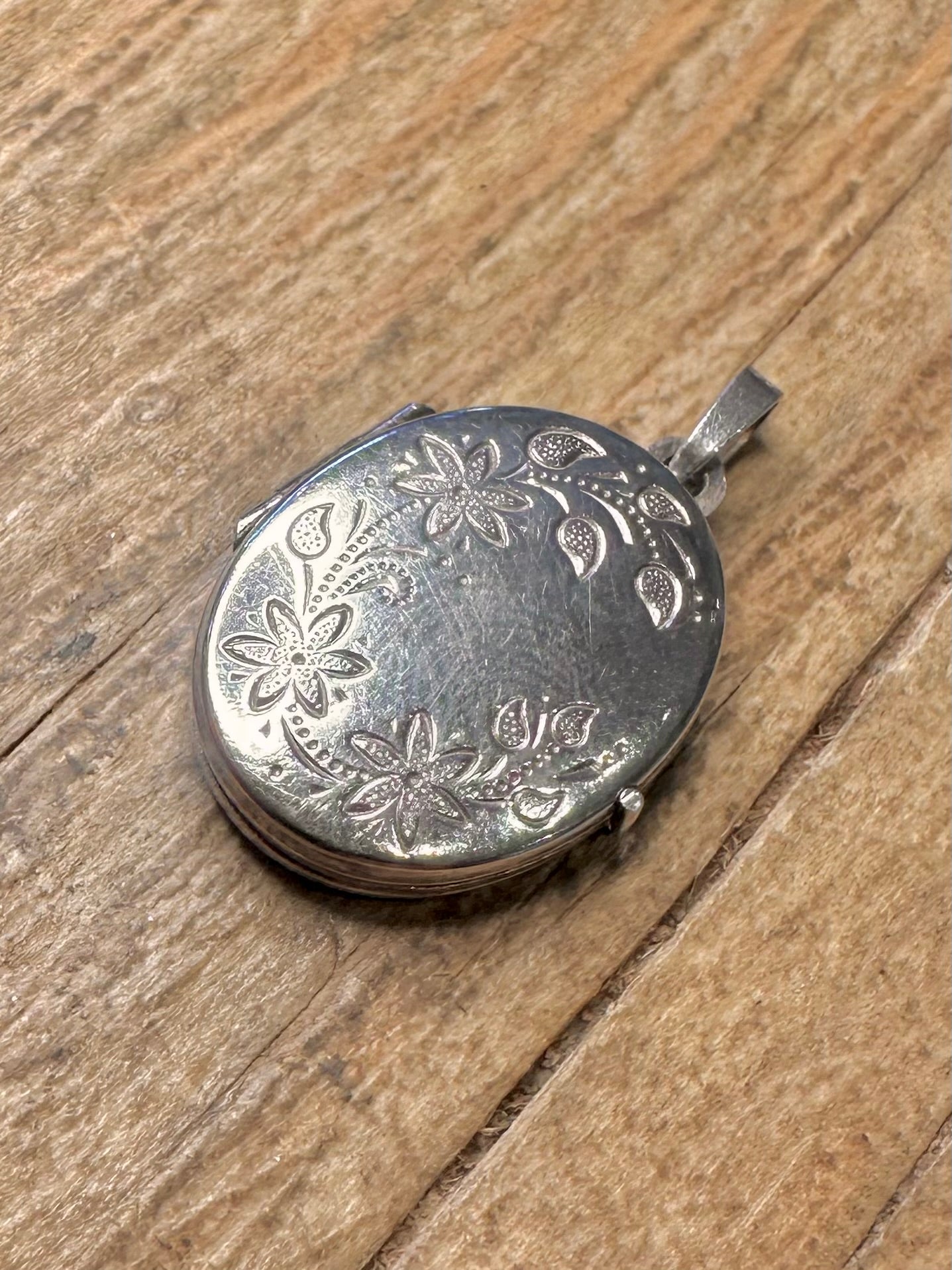 Vintage Floral Engraved Oval 925 Sterling Silver Locket Pendant