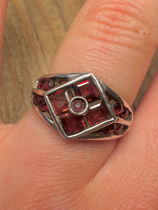 Vintage Garnet 925 Sterling Silver Size P Ring