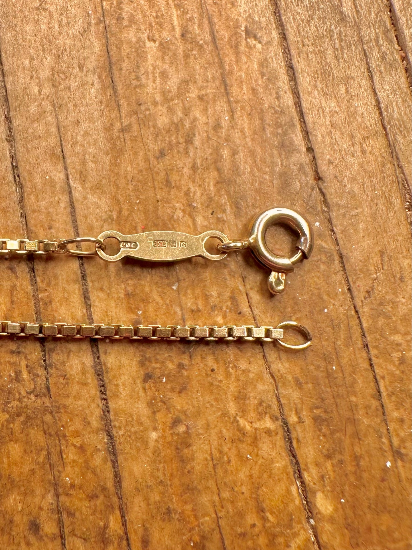 9ct Gold 1977 Box Chain Maker PJC 15 inch Necklace