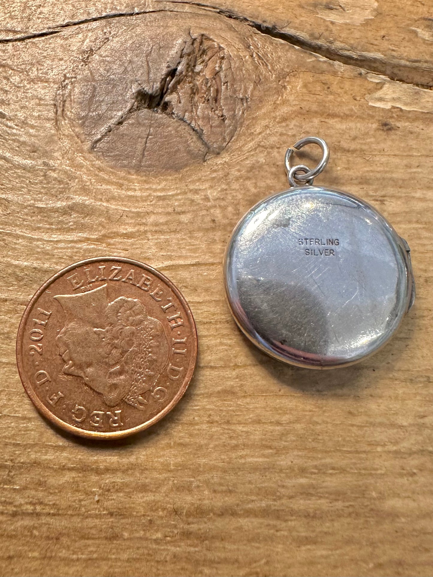 Vintage Floral Design Circle 925 Silver Locket Pendant