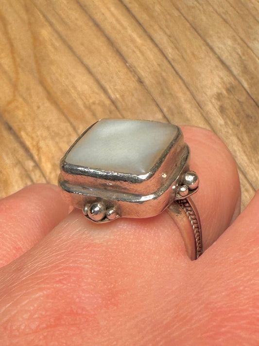 Vintage Mother of Pearl Suarti 925 Sterling Silver Size P1/2 Ring