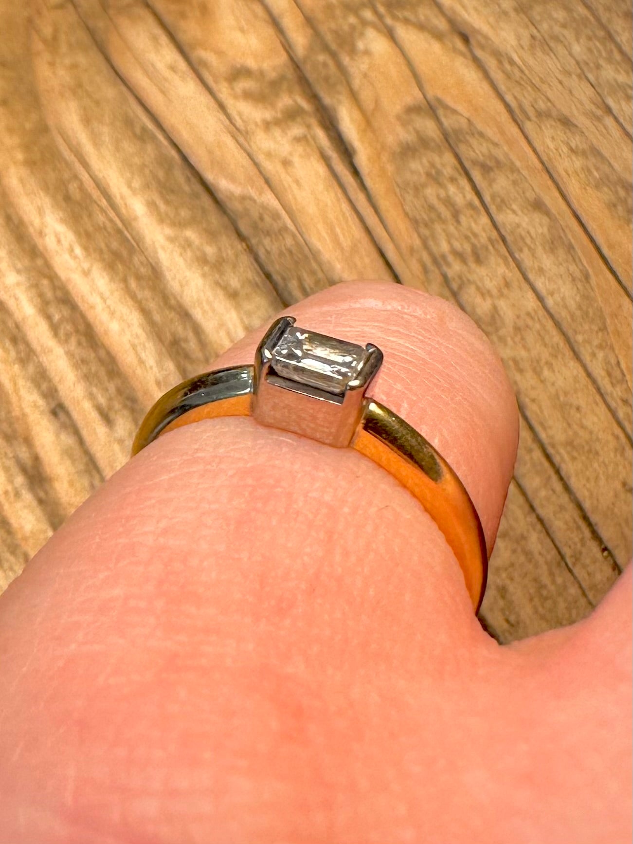 Stunning 18ct Gold 2001 Emerald Cut Diamond Size K Ring