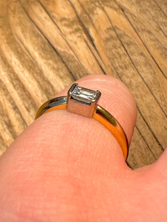 Stunning 18ct Gold 2001 Emerald Cut Diamond Size K Ring
