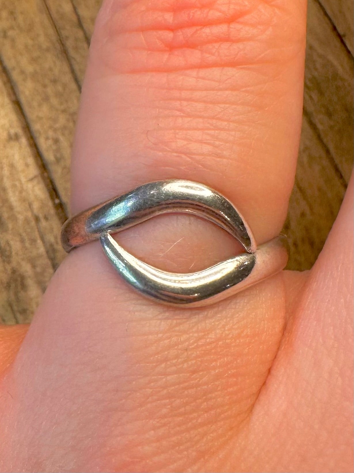 Abstrakter, verdrehter 925er Sterling Silber Ring, Größe Q