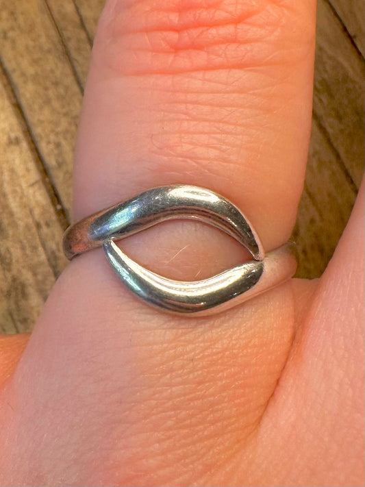 Abstrakter, verdrehter 925er Sterling Silber Ring, Größe Q