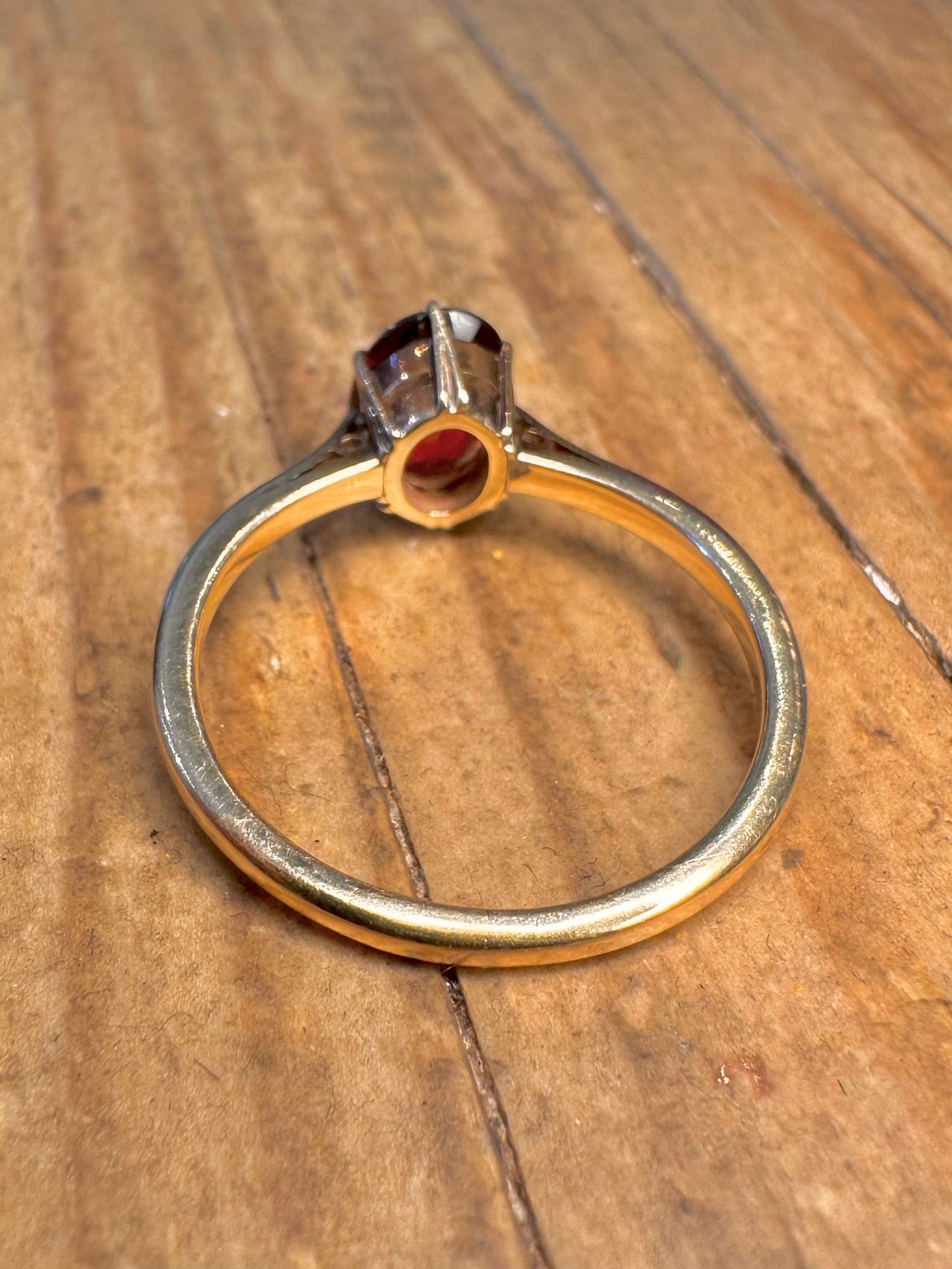 9 Karat Gold Granat Solitär Ring Größe Q